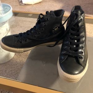 RUBBER HIGHTOP BLACK CONVERSE SNEAKER